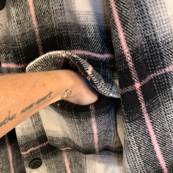 NWT Miss Selfie Oversized Shacket M – Grey Pink Plaid Button Jacket Casual Cozy - Picture 7 of 15